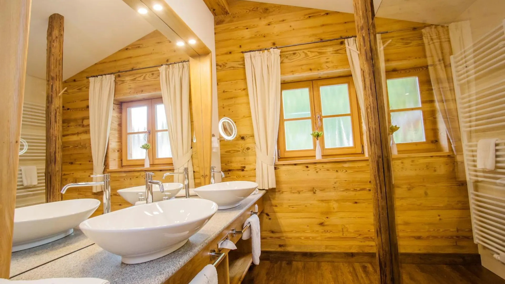**** فندق Gutshotel Feuerschwendt - Urlaub Mit Hund Neukirchen vorm Wald ألمانيا