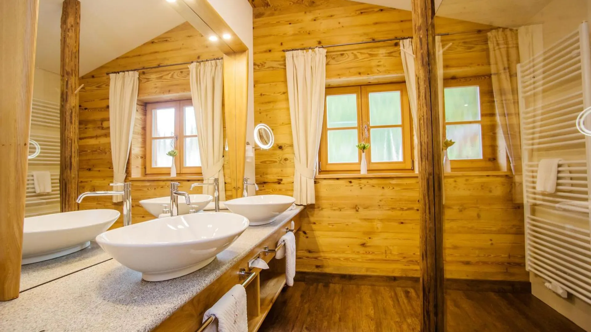 Gutshotel Feuerschwendt - Urlaub Mit Hund Neukirchen vorm Wald فندق